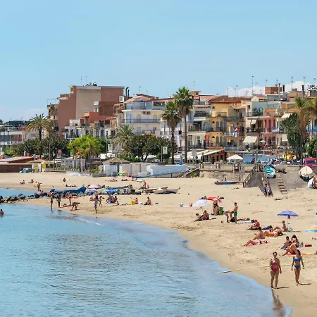 Charming With A Large Terrace Just A Few Minutes' Walk From The And The Downtawn At 15 Minutes From Taormina