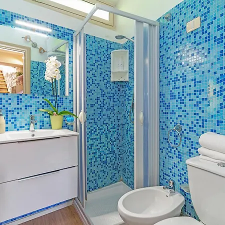 Charming With A Large Terrace Just A Few Minutes' Walk From The And The Downtawn At 15 Minutes From Taormina