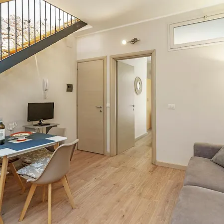 Charming With A Large Terrace Just A Few Minutes' Walk From The And The Downtawn At 15 Minutes From Taormina *