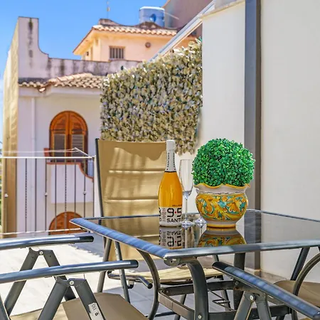 Terrace Under Taormina Just A Few Minutes Walk To The Free And Downtown! Apartment