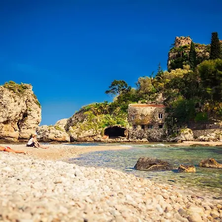 Charming With A Large Terrace Just A Few Minutes' Walk From The And The Downtawn At 15 Minutes From Taormina * גיארדיני נאקסוס