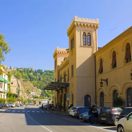 公寓 Charming With A Large Terrace Just A Few Minutes' Walk From The And The Downtawn At 15 Minutes From Taormina