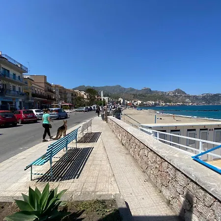 Charming With A Large Terrace Just A Few Minutes' Walk From The And The Downtawn At 15 Minutes From Taormina גיארדיני נאקסוס