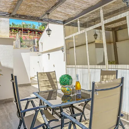 דירה Charming With A Large Terrace Just A Few Minutes' Walk From The And The Downtawn At 15 Minutes From Taormina *