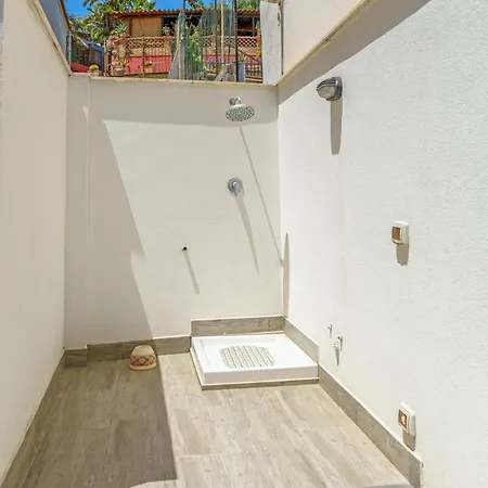 Charming With A Large Terrace Just A Few Minutes' Walk From The And The Downtawn At 15 Minutes From Taormina גיארדיני נאקסוס