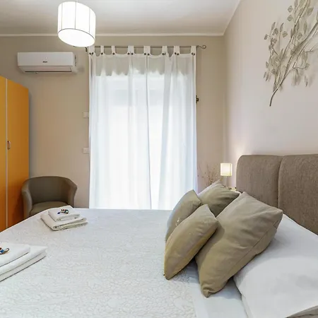 Charming With A Large Terrace Just A Few Minutes' Walk From The And The Downtawn At 15 Minutes From Taormina דירה *