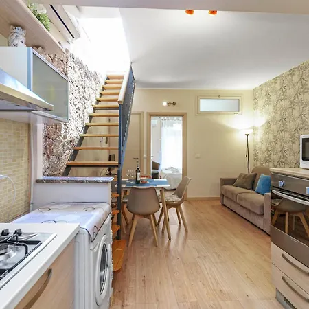 公寓 Charming With A Large Terrace Just A Few Minutes' Walk From The And The Downtawn At 15 Minutes From Taormina *