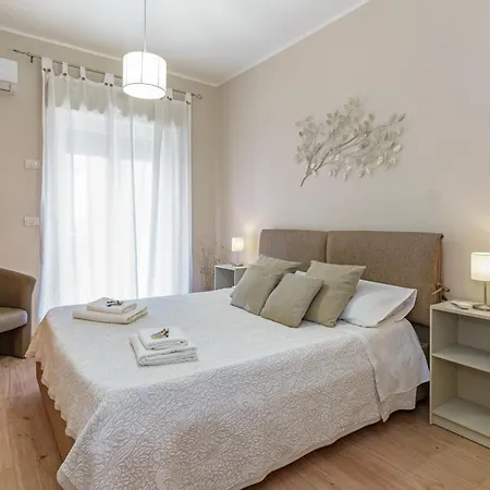 Charming With A Large Terrace Just A Few Minutes' Walk From The And The Downtawn At 15 Minutes From Taormina * 贾迪尼-纳克索斯