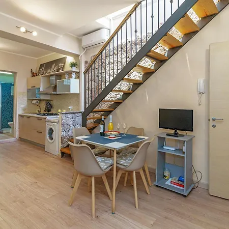 公寓 Charming With A Large Terrace Just A Few Minutes' Walk From The And The Downtawn At 15 Minutes From Taormina *